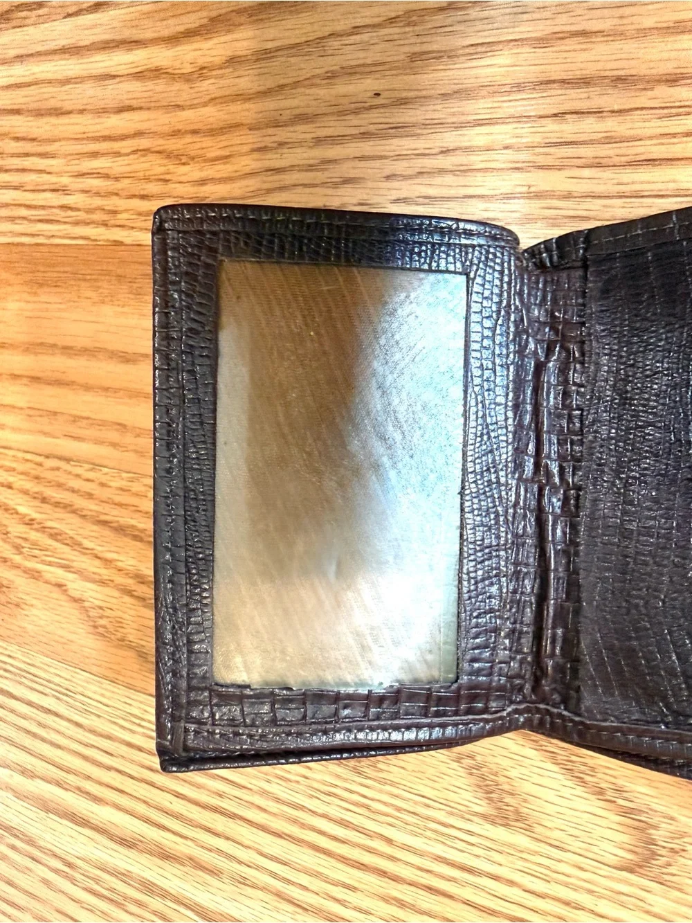Vintage Prince Gardner Genuine Pebbled Pigskin Trifold Wallet.Made in the USA